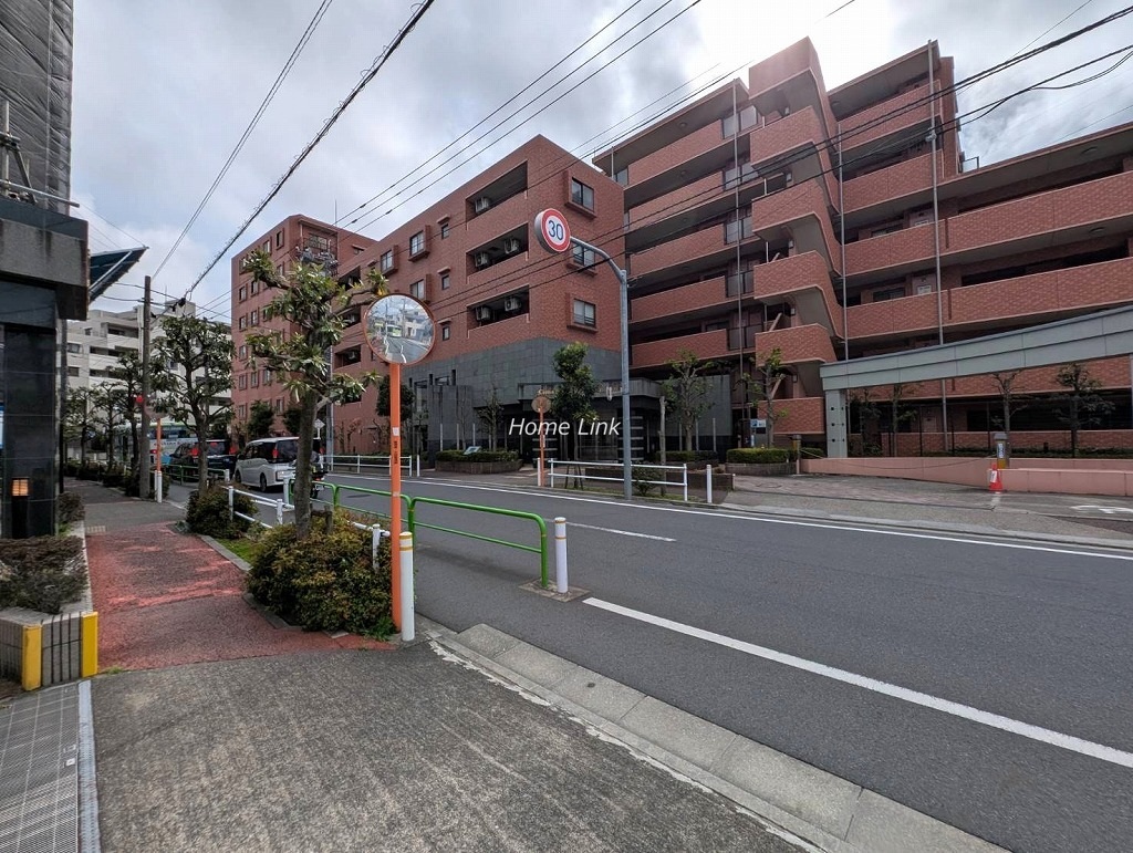 ライオンズガーデン東武練馬壱番館　西側 前面道路